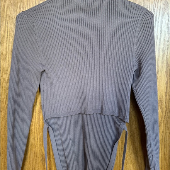 Aritzia Babaton sculpt knit long sleeve top, tie back size medium - Picture 4 of 6